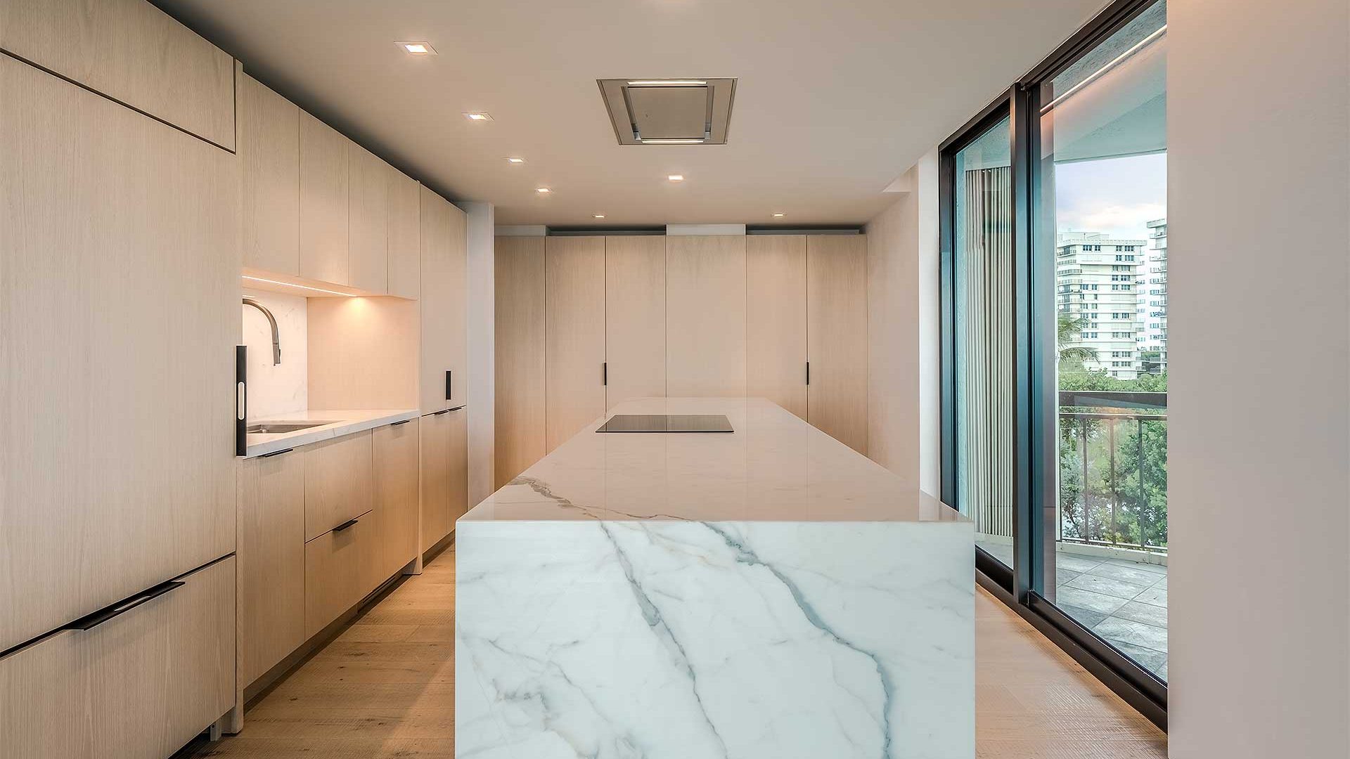 401BrightonCondo_003