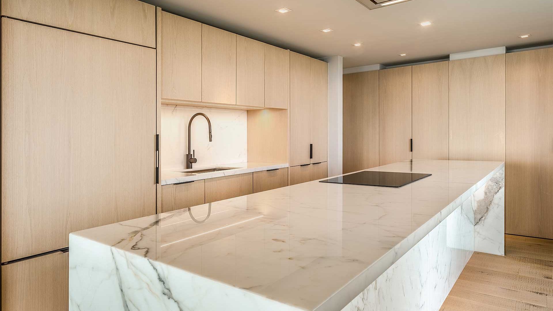 401BrightonCondo_004
